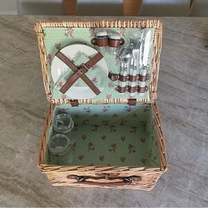 Picnic basket